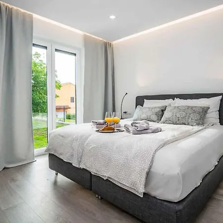 Villa Lux Ivory