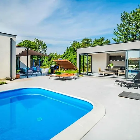 Lux Ivory Villa